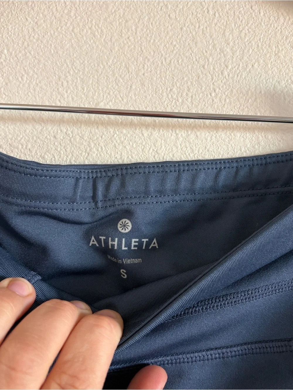 Women’s Athleta Aura Sonar Capri Mesh Capris Leggings in Navy Blue Small